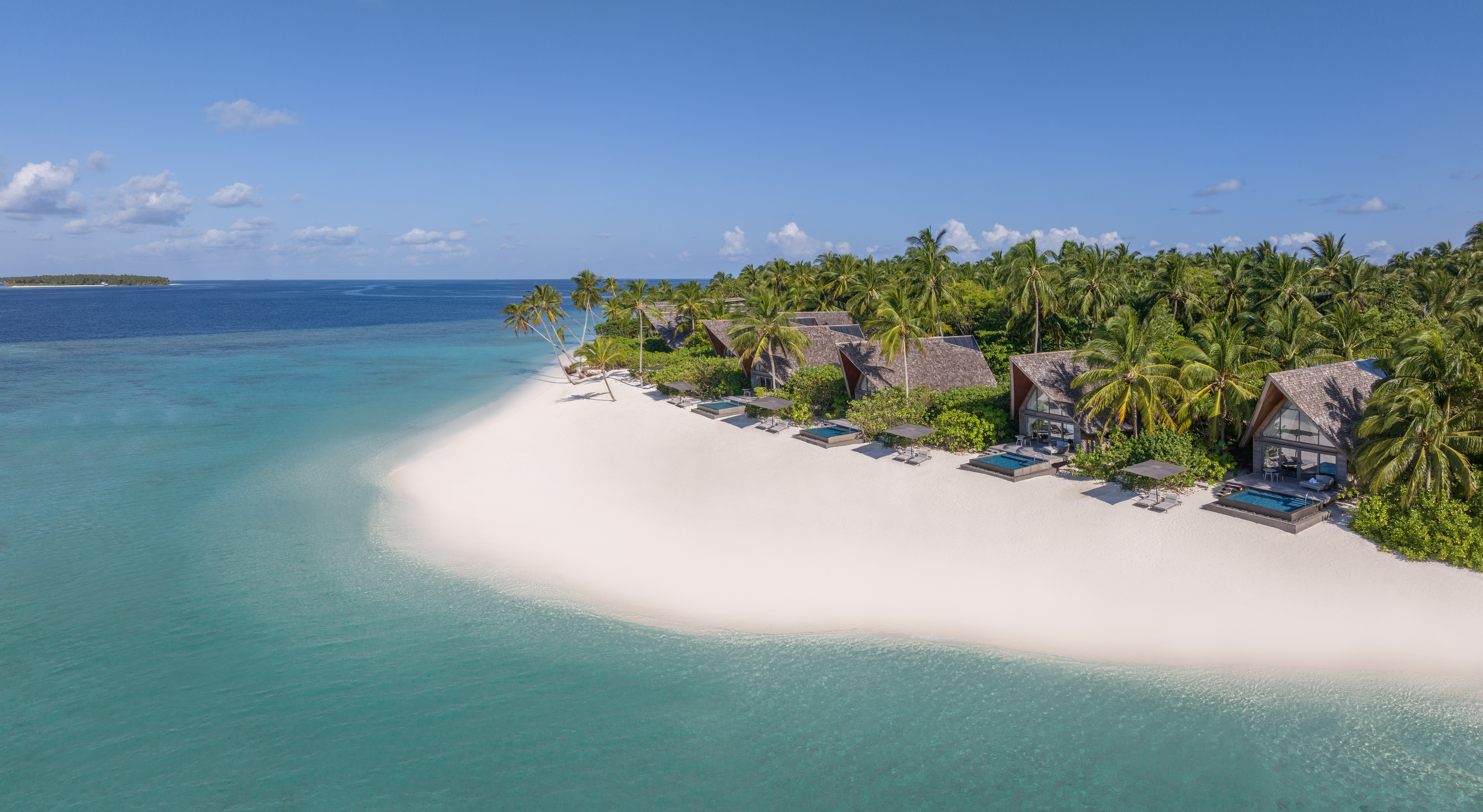 St Regis Vommuli Beach_Villa_Showing_Extended_Beach